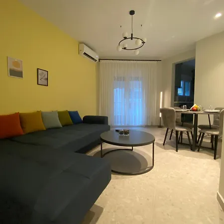 3rd Floor B Microapartment شقة كافالا